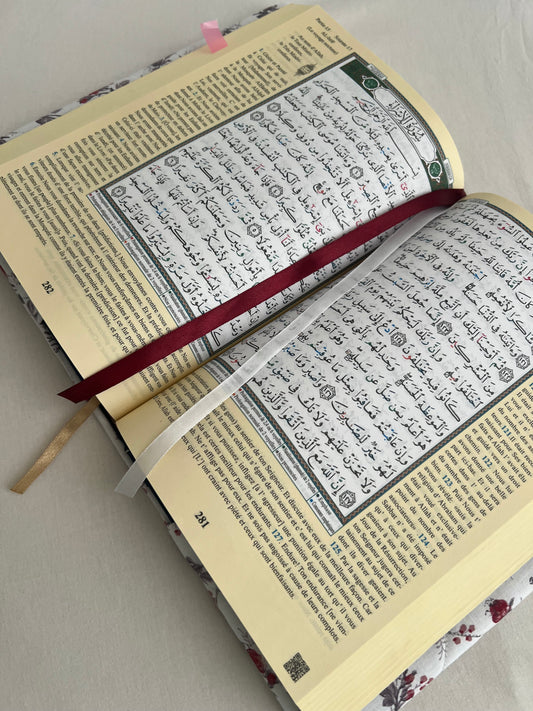 Protège-Coran fleuris effet matelassé - tawbah ou tajwid