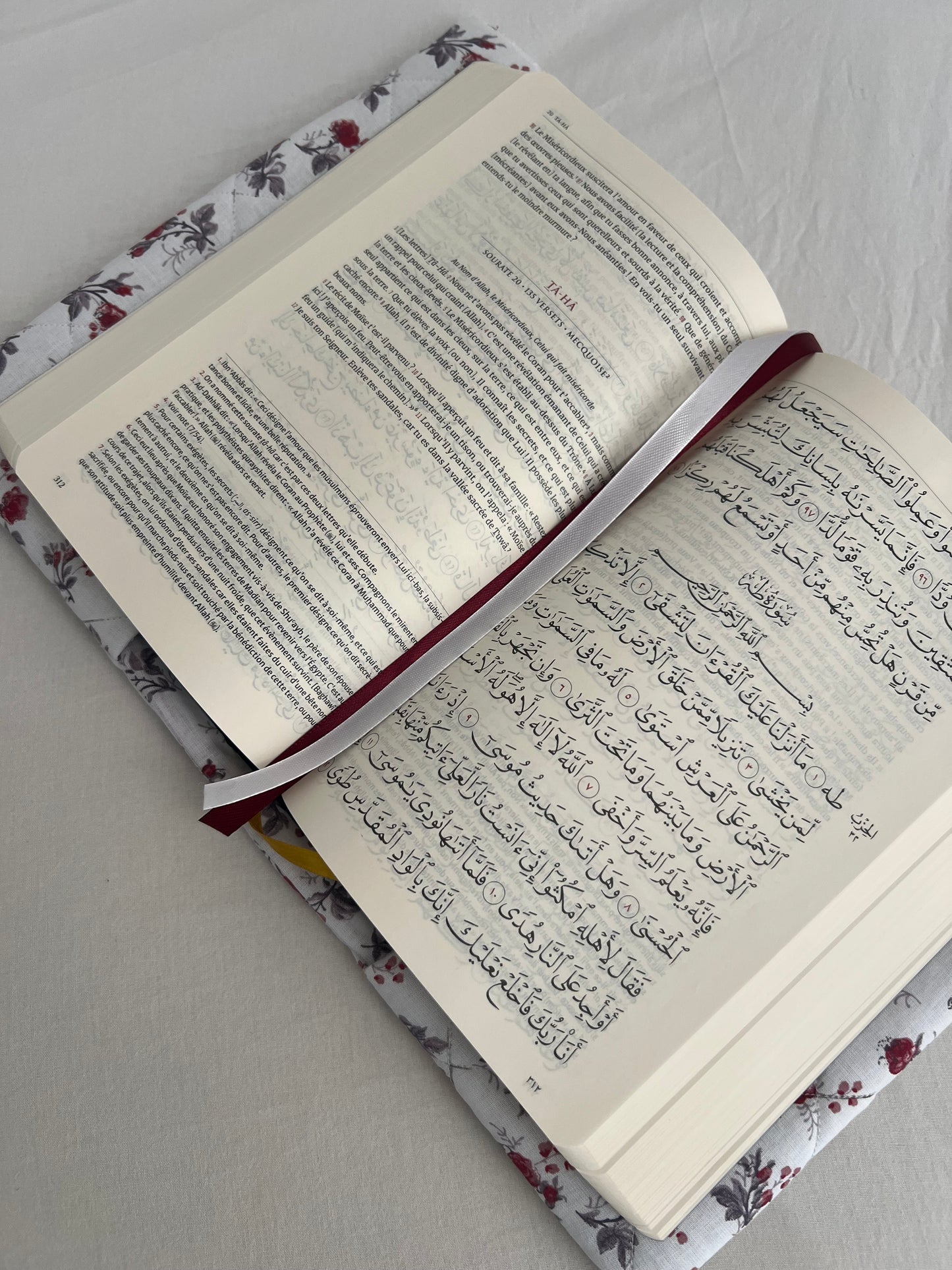 Protège-Coran fleuris effet matelassé - tawbah ou tajwid
